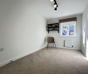 Vyne Park, Basingstoke, RG24 - Photo 2