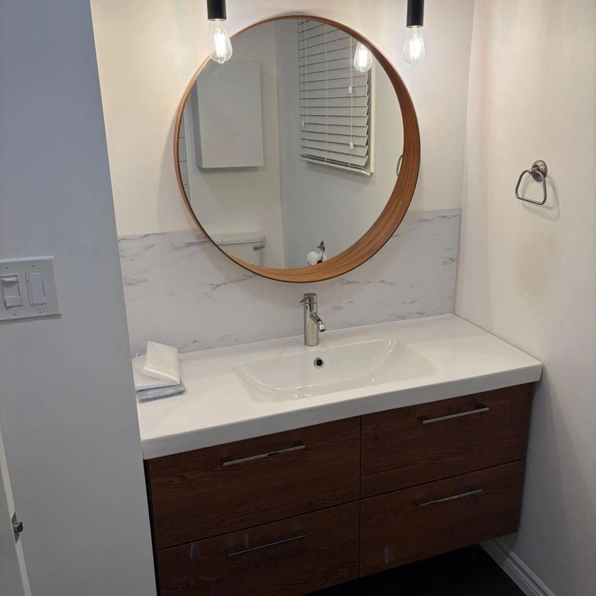 452 Elizabeth Street #Upper - Photo 1