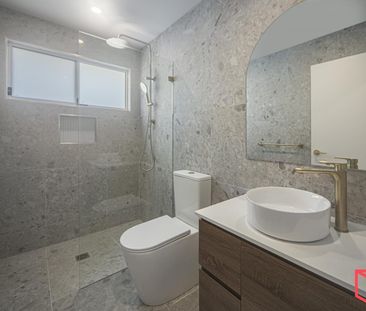 Comfort & Class in This Light-Filled Hampton Villa - Photo 5