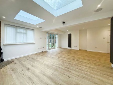 Tanglewood Close, Woking, Surrey, GU22 8LG - Photo 4