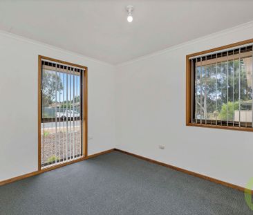 Three bedroom home in great location - Photo 3