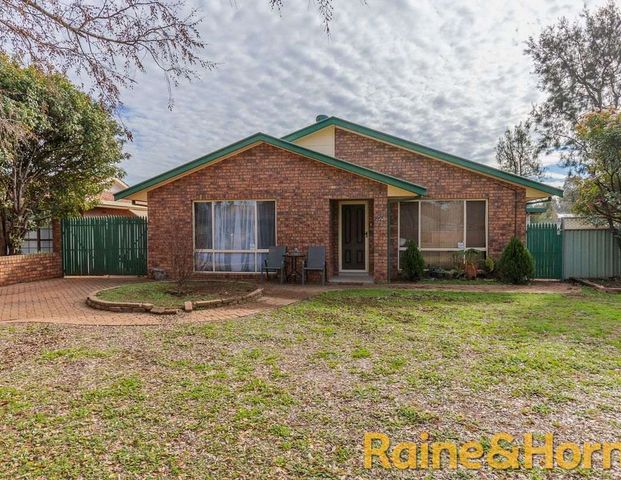 Family Home with Large Shed - Photo 1