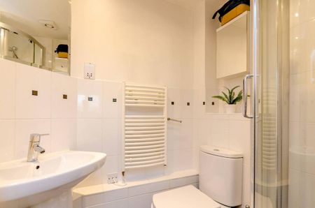2 bedroom flat to rent - Photo 2