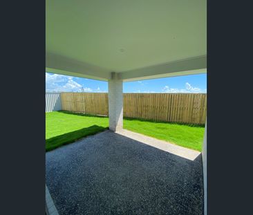 Coastal Meets Lakeside – Stunning New 4-Bedroom Home - Photo 6