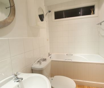 2 bedroom apartment to rent St Marys, Victoria Road, KT13 - Photo 4