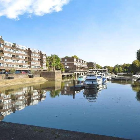 Nero Court, Brentford Dock, TW8 - Photo 1