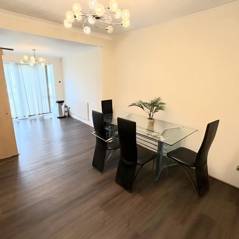 4 bedroom terraced house to rent - Photo 1