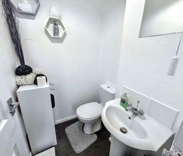 3 bed terraced house to rent in NE12 - Photo 6