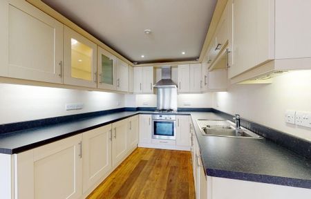 3 bedroom flat to rent - Photo 4