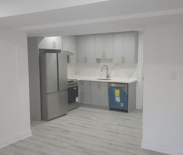 For Lease - 43 Herefordshire Crescent Unit# UNIT 2, Newmarket, Ontario - Photo 6