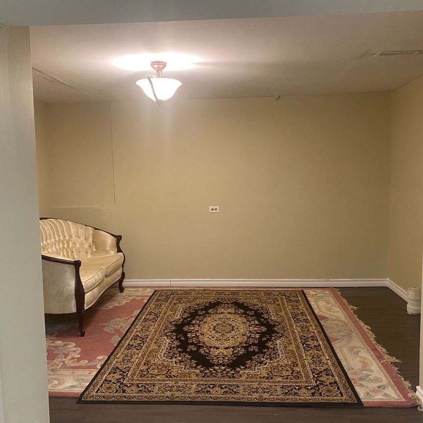 For Lease - 8 Ryecliffe Court, Toronto, Ontario - Photo 1