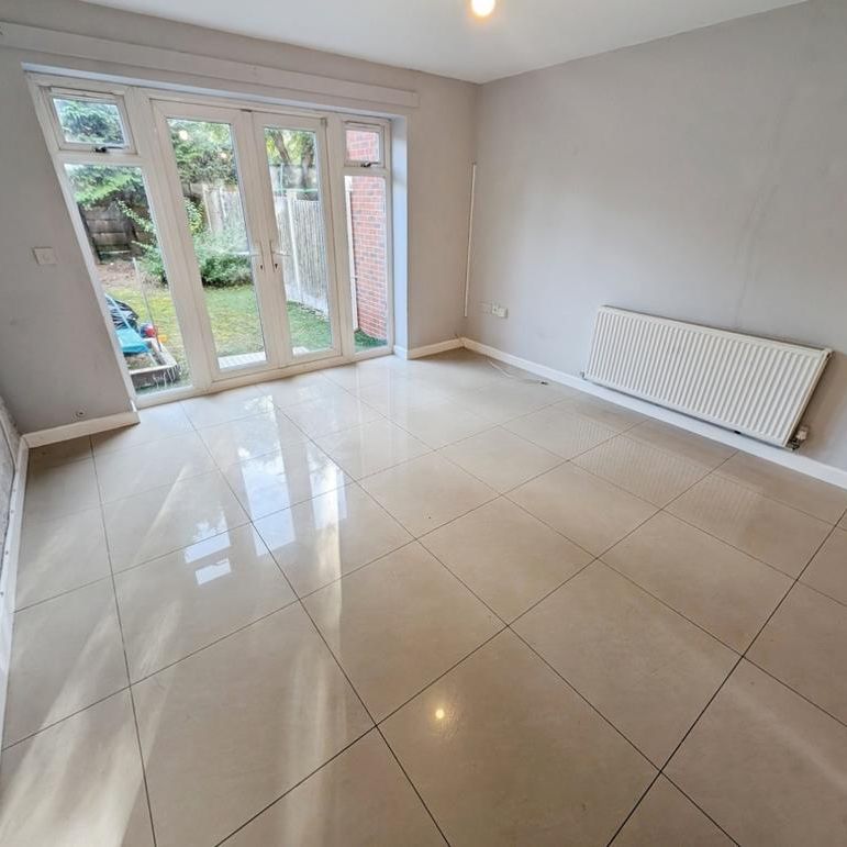 3 bedroom terraced house to rent - Photo 1