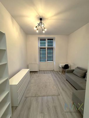 Jasna przestronna kawalerka z balkonem w sercu Kazimierza - Photo 1