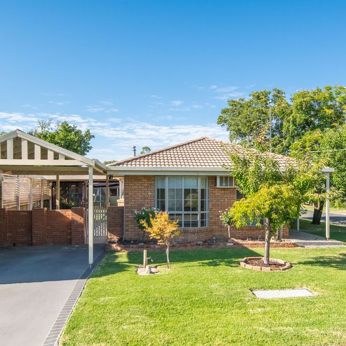 Light Filled Family Home! - Photo 1