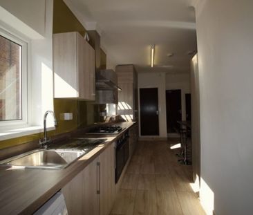 6 bed Semi-Detached House for Rent - Photo 3
