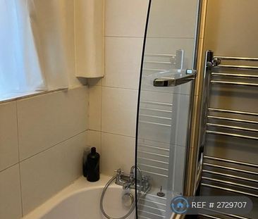 1 bedroom in a flat share to rent - Photo 1