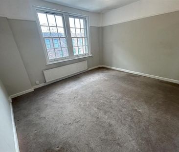 3 bedroom flat to rent - Photo 3