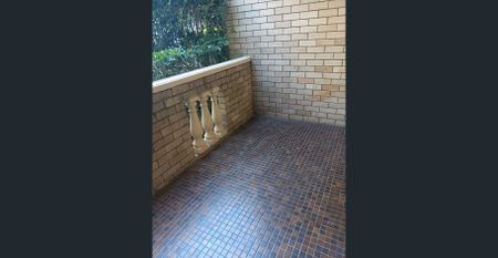 This newly renovated and immaculately presented apartment - Photo 5