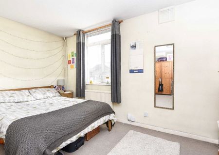 Willow Tree Close, SW18 3EL, London - Photo 3