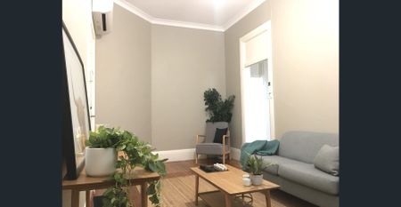 "THE NEW EXCHANGE" ELEGANT FULLY RENOVATED - Photo 2