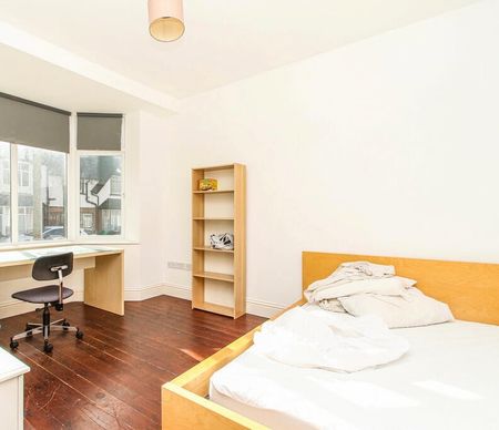 6 Bed Semi-Detached House, Elmsthorpe Avenue, NG7 - Photo 4