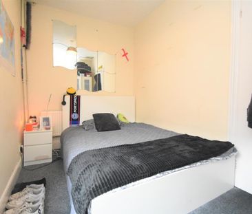 6 bedroom terraced house to rent - Photo 3