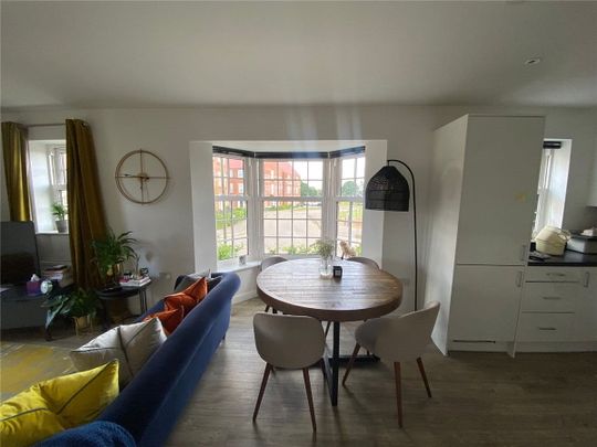 Modern well presented two bedroom apartment with own front door. - Photo 1