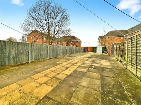 3 bedroom end of terrace house to rent - Photo 4