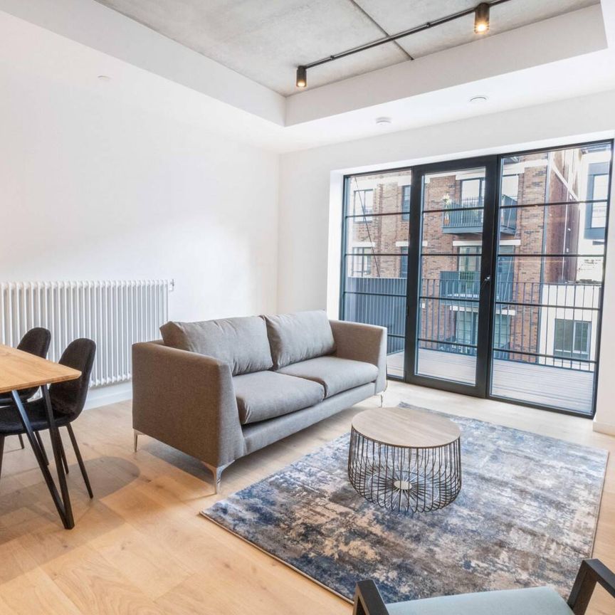 Flat to Rent: Good Luck Hope, E14 - Photo 1