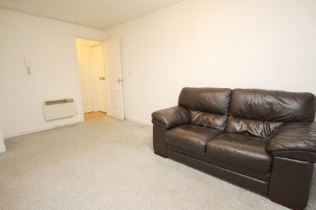 1 bedroom ground floor flat to rent - Photo 2