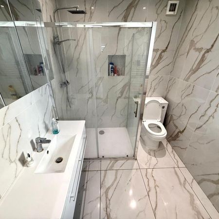 1 bedroom in a house share to rent - Photo 4