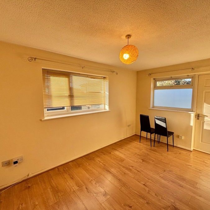 Woodrush Close, Taunton - Photo 1