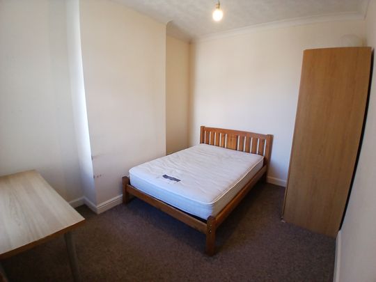 4 bed terraced house to rent in Avenue Road, Norwich, NR2 - Photo 1