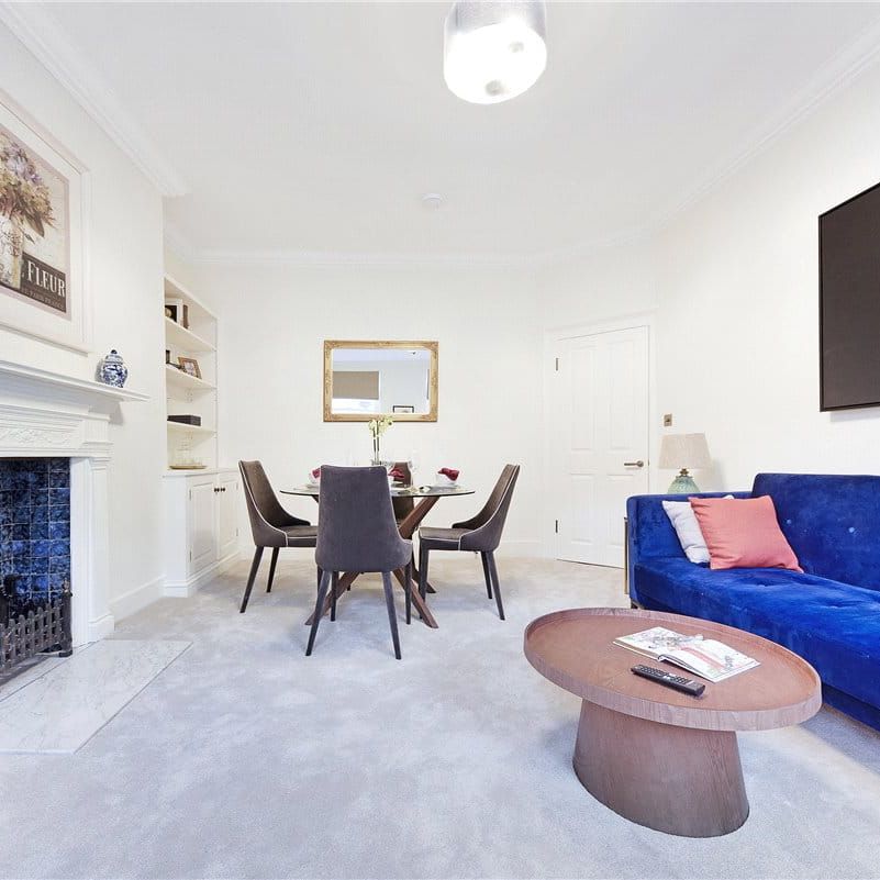 Modern apartment on the third and fourth floors with four bedrooms, two bathrooms, spacious reception room, and beautifully decorated interiors with double bedrooms. - Photo 1