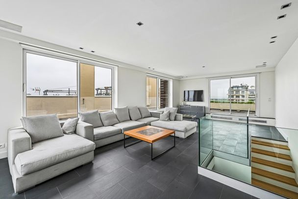 Location Appartement 6 pièces 165m² PARIS 16ème - Photo 1