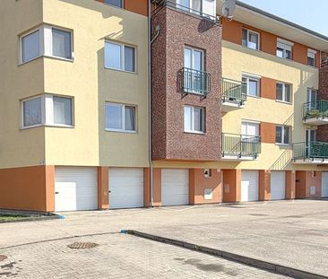 Zariadený 3-izbový byt s parkovacím státím v lukratívnom prostredí - Photo 2