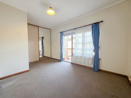 Character & Low Maintenance Charm in a Premier North Adelaide Cul-De-Sac! - Photo 3