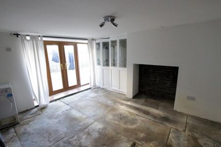 3 bedroom end of terrace house to rent - Photo 2