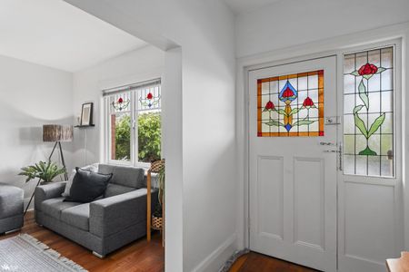 Character Home, Great Location - Photo 4