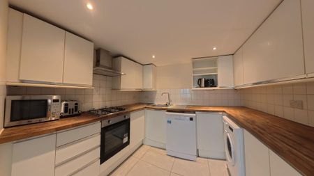 6 bedroom terraced house to rent - Photo 2