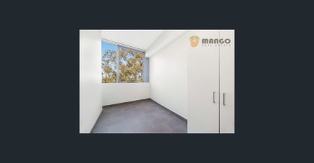 Very Spacious Modern Apartment with a Study at a Quiet Location - Photo 3