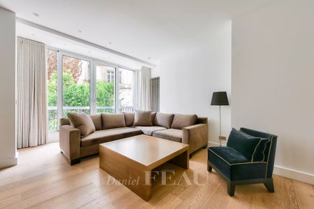 Location appartement, Paris 8ème (75008), 4 pièces, 88.01 m², ref 84769058 - Photo 2