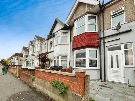 1 bedroom Flat To Let Total Size: 1077 SQ FT - Photo 2