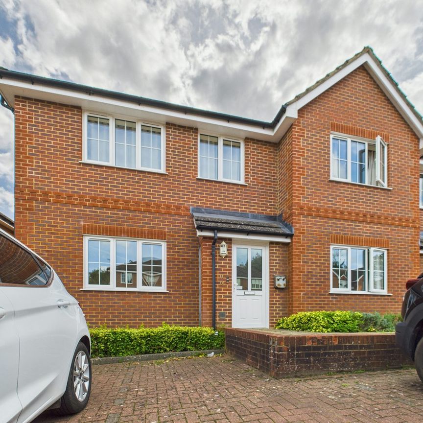 Flat to rent on - Photo 1
