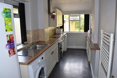 5 bedroom semi-detached house to rent - Photo 3