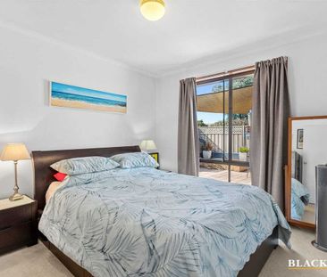Charming Two Bedroom Townhouse - Photo 3