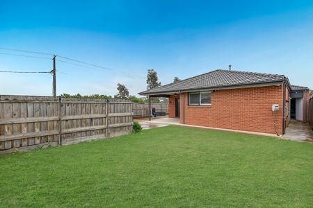 2 Rosedene Avenue, Officer VIC 3809 - House For Rent | Domain - Photo 3