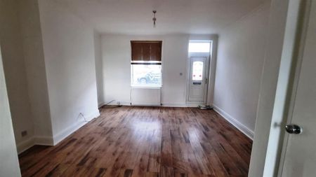 2 bedroom end of terrace house to rent - Photo 2