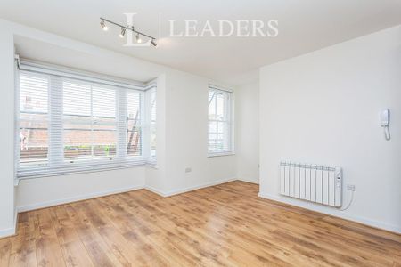 2 bedroom flat to rent - Photo 2