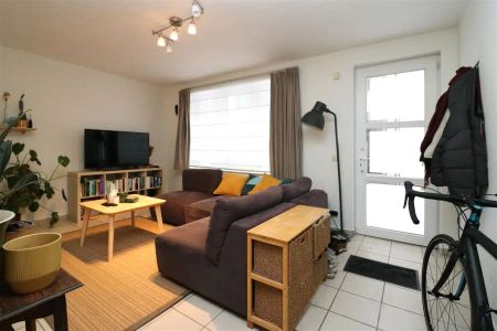 Centrale, zeer gezellige stadswoning met 2 slpk. en koer - Photo 5